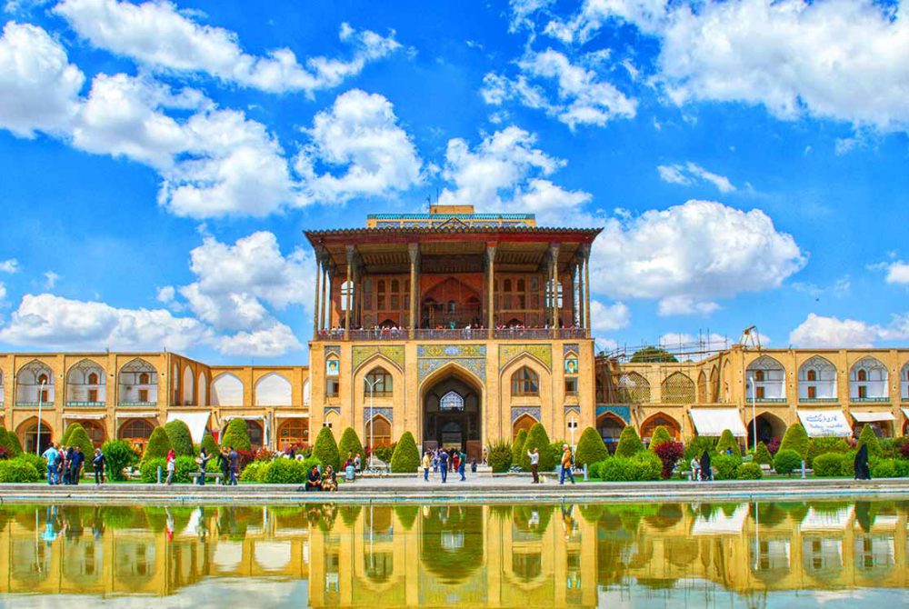 بنای عالی قاپو اصفهان